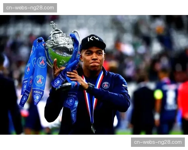 官方：巴黎圣日耳曼宣布与姆巴佩完成续约，新合同至2030年